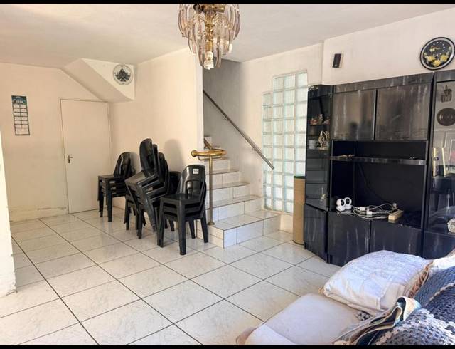 6 BEDROOM HOUSE FOR SALE IN LAUDIUM